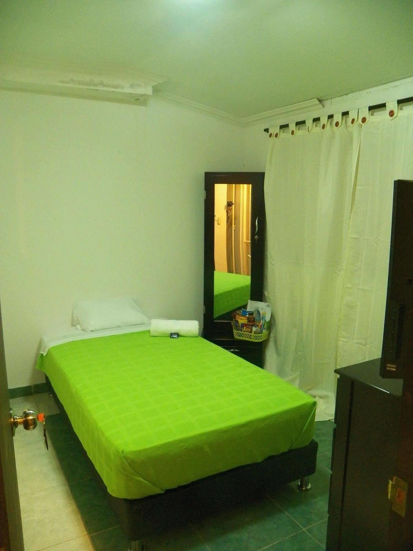 Hostal Deluxe Santander มานิซาเลส ภายนอก รูปภาพ