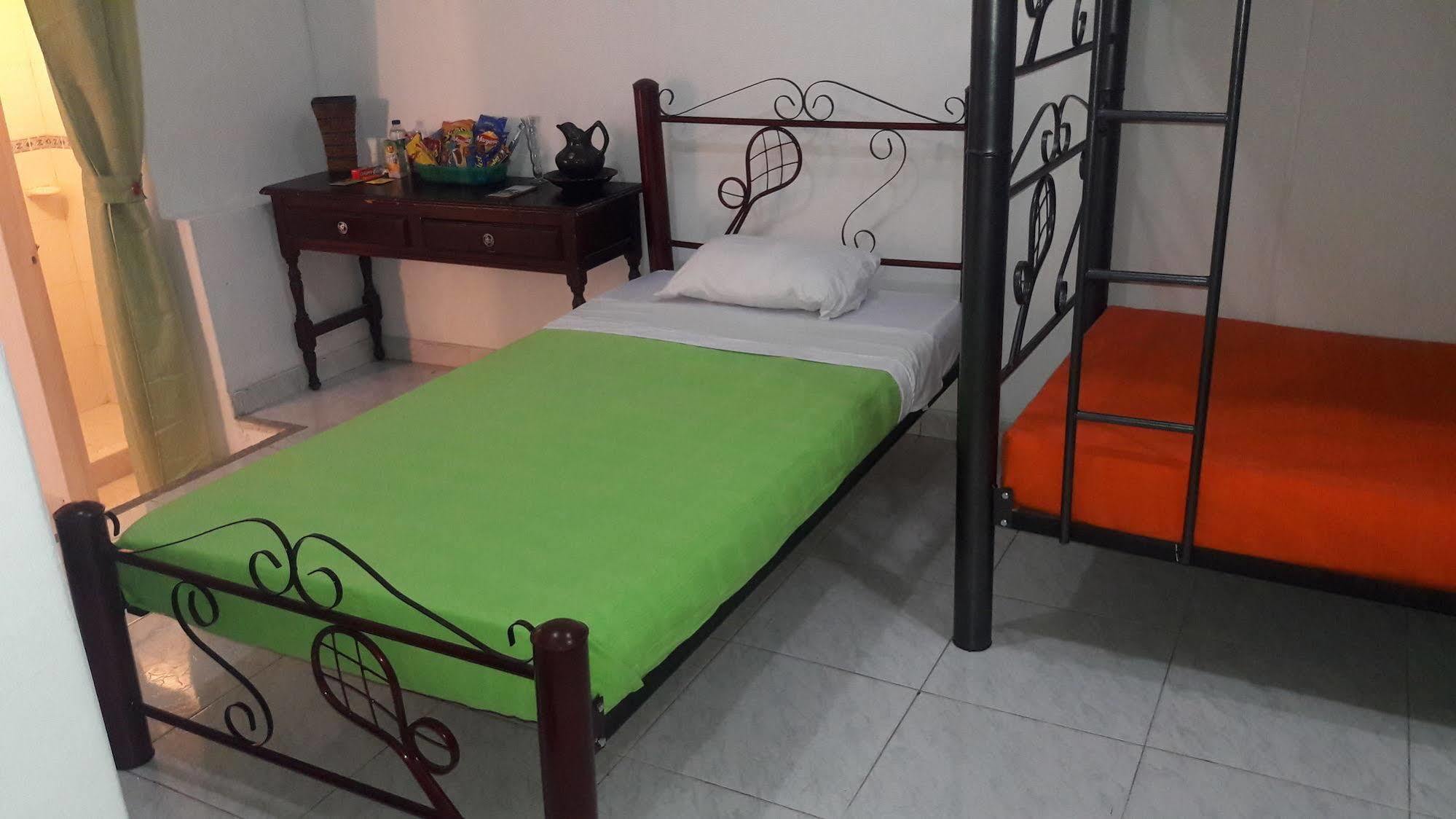 Hostal Deluxe Santander มานิซาเลส ภายนอก รูปภาพ