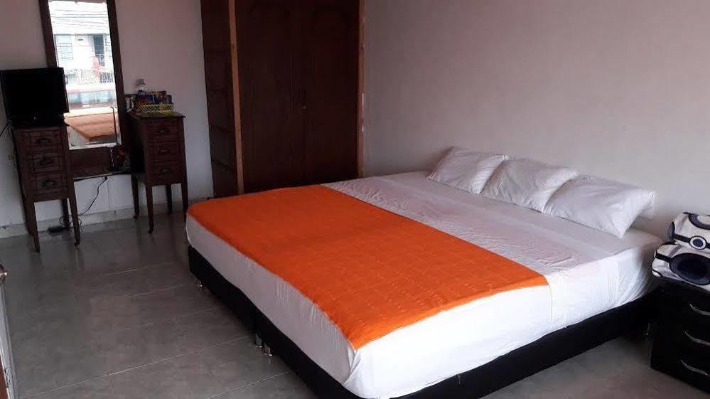 Hostal Deluxe Santander มานิซาเลส ภายนอก รูปภาพ