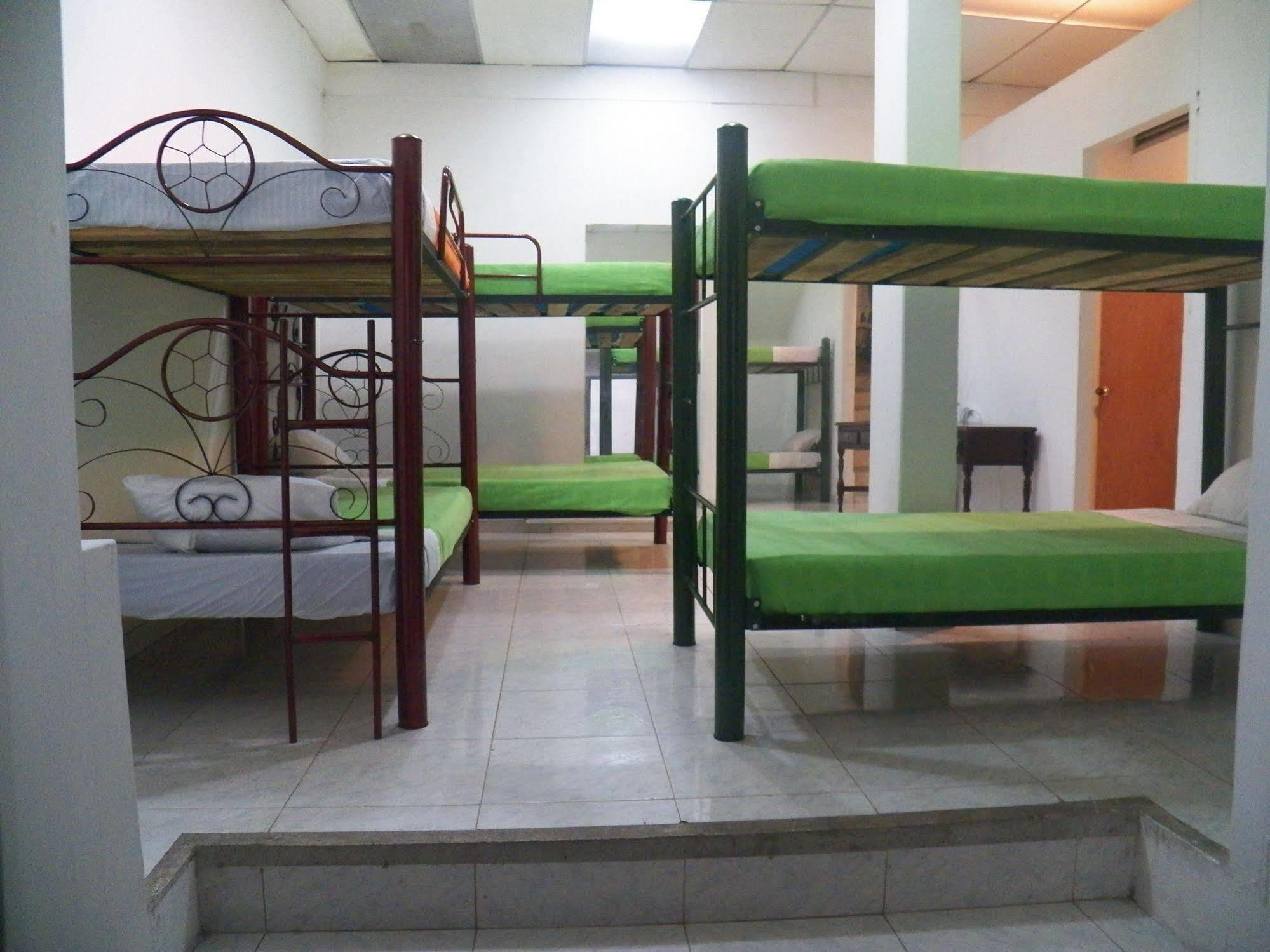 Hostal Deluxe Santander มานิซาเลส ภายนอก รูปภาพ