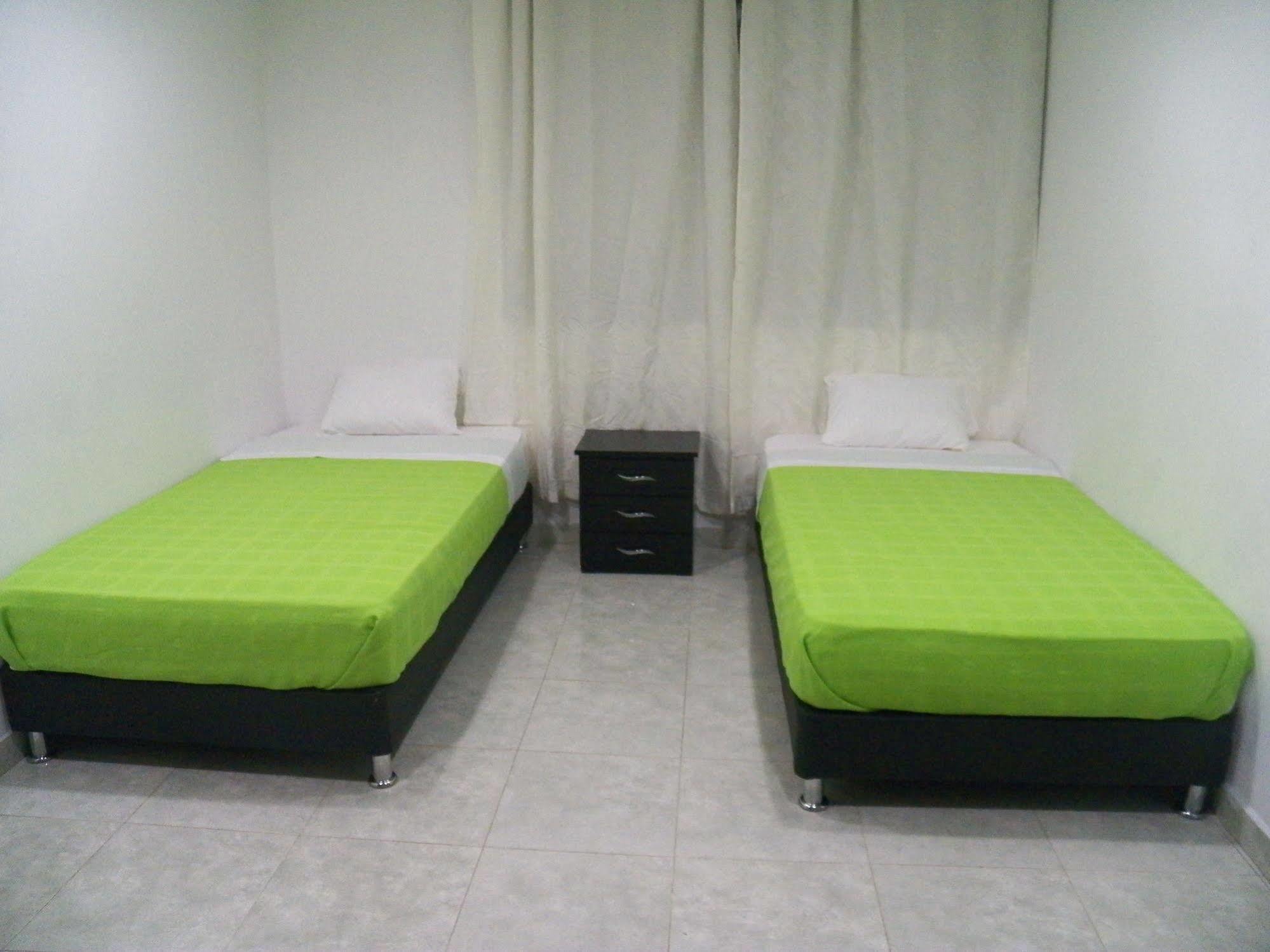 Hostal Deluxe Santander มานิซาเลส ภายนอก รูปภาพ