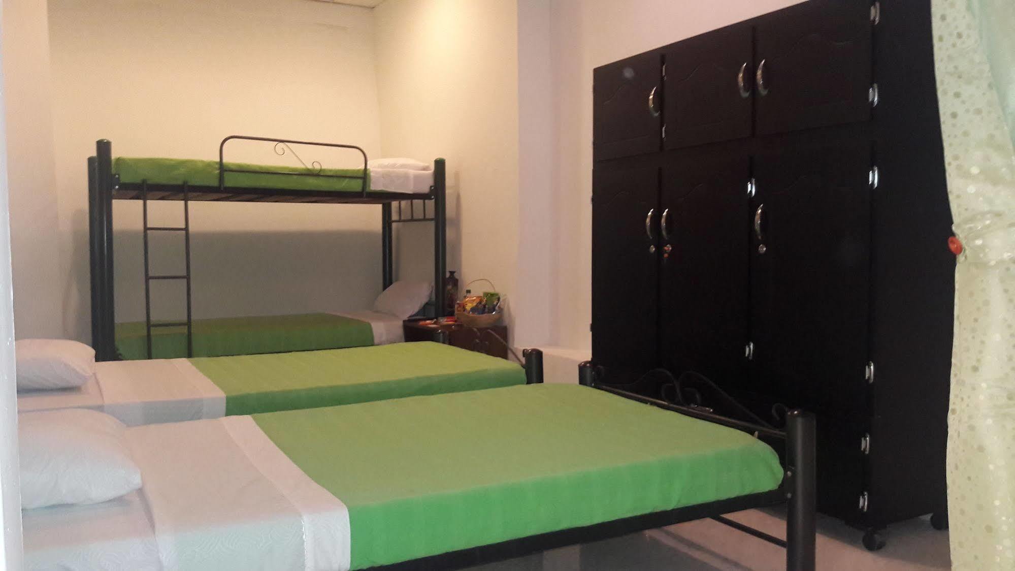 Hostal Deluxe Santander มานิซาเลส ภายนอก รูปภาพ
