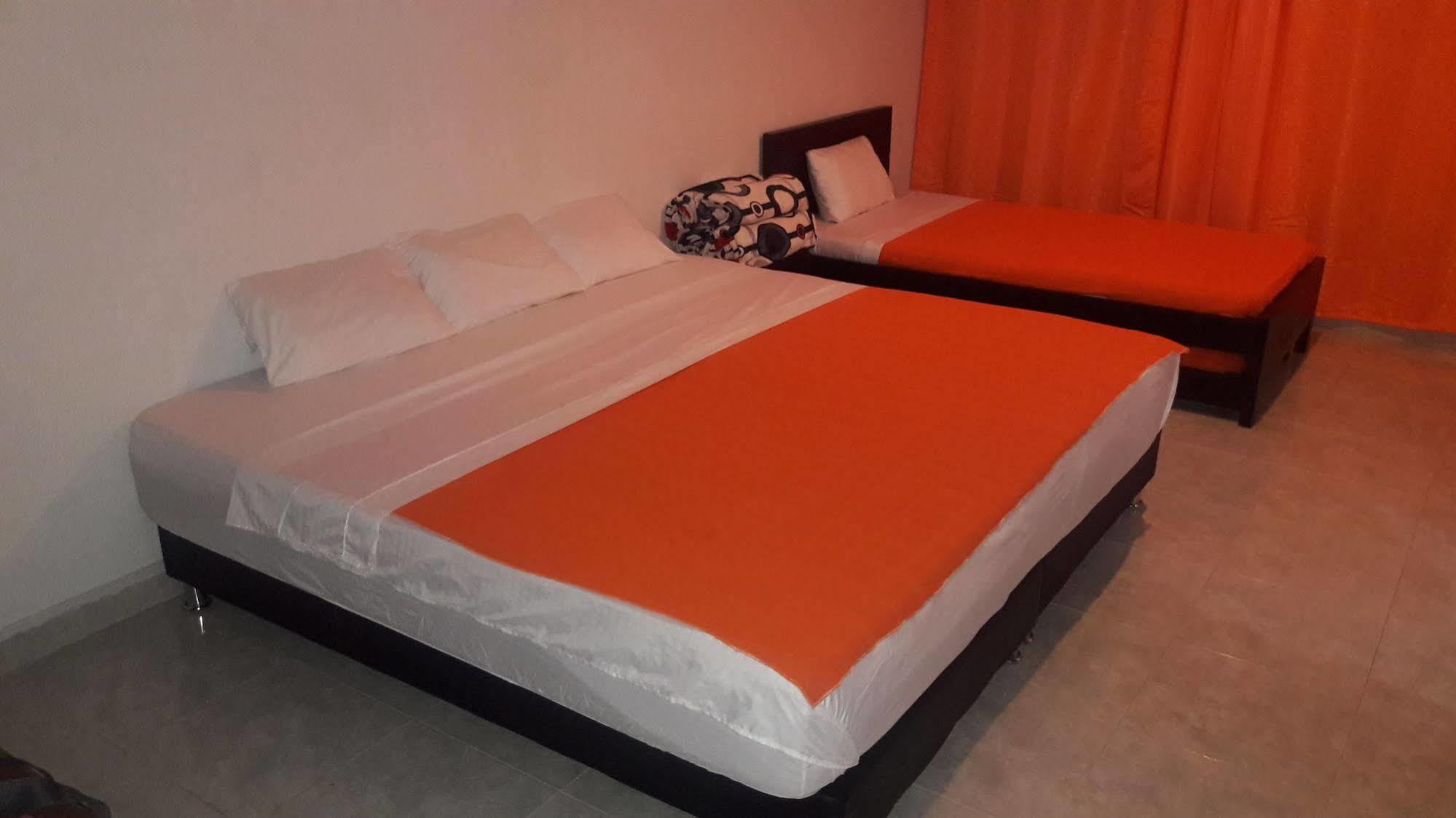 Hostal Deluxe Santander มานิซาเลส ภายนอก รูปภาพ